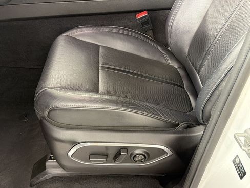 Used 2024 Jeep Wagoneer L Series II w/ Flexible Seating Group RWD image 16