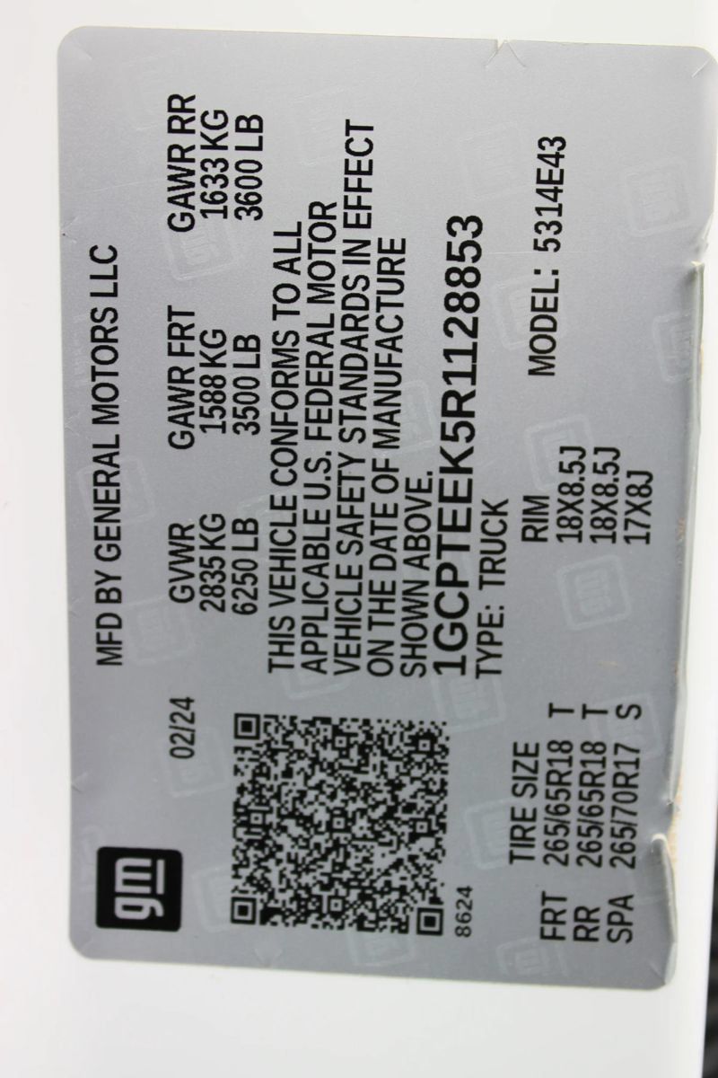 Used 2024 Chevrolet Colorado Trail Boss w/ Technology Package AWD/4WD image 2