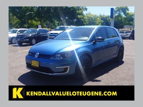 Used 2016 Volkswagen e-Golf SE w/ DC Fast Charging Package FWD image 1
