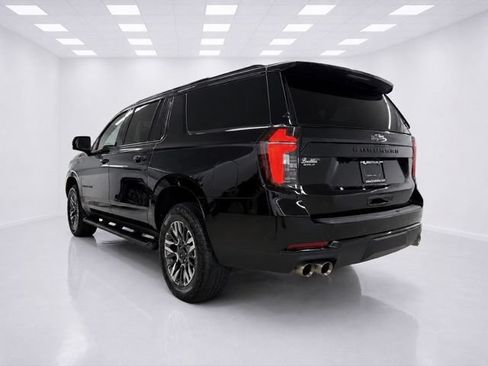 Used 2026 Chevrolet Suburban Z71 w/ Comfort Package AWD/4WD image 8