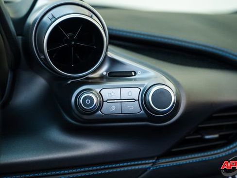 Used 2022 Ferrari F8 Tributo image 14