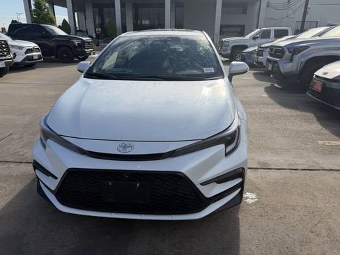 Used 2025 Toyota Corolla XSE image 2