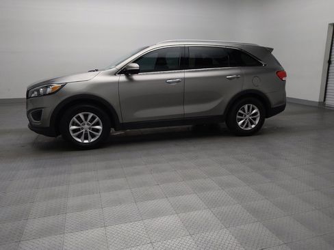 Used 2018 Kia Sorento FWD image 2