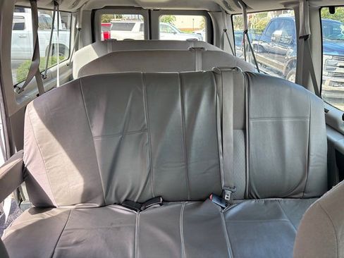 Used 2014 Ford E-350 and Econoline 350 XLT RWD image 22