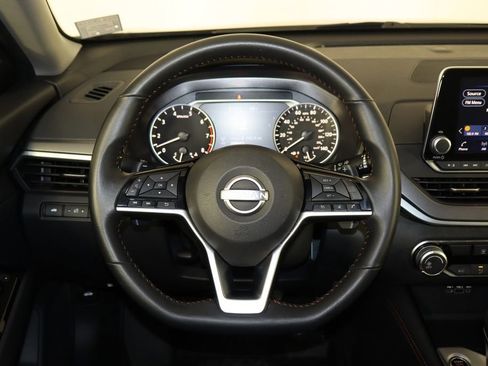 Used 2024 Nissan Altima 2.5 SR FWD image 7