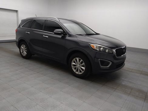 Used 2017 Kia Sorento FWD image 11