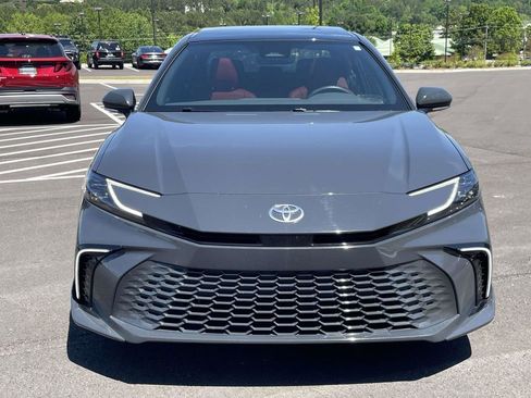 Used 2025 Toyota Camry XSE FWD image 8