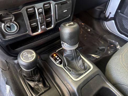 Used 2024 Jeep Wrangler Unlimited Sport AWD/4WD image 24