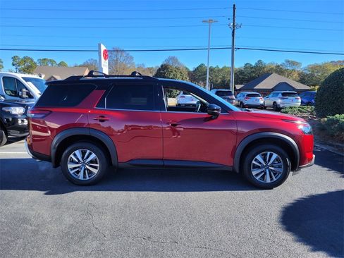 Used 2025 Nissan Pathfinder SL image 13