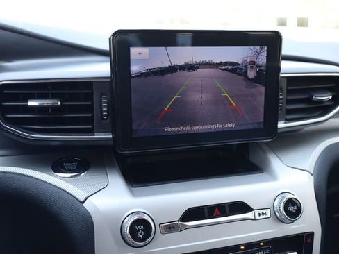 Used 2024 Ford Explorer XLT w/ Equipment Group 202A image 22