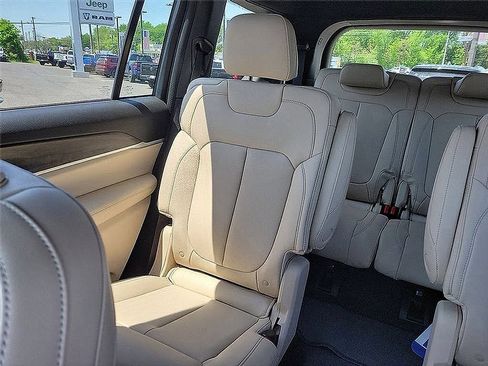 New 2024 Jeep Grand Cherokee L Limited AWD/4WD image 17