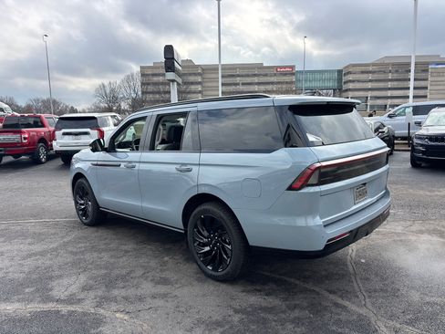 New 2026 Lincoln Navigator Reserve w/ Jet Appearance Package AWD/4WD image 5