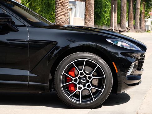 Used 2021 Aston Martin DBX image 4