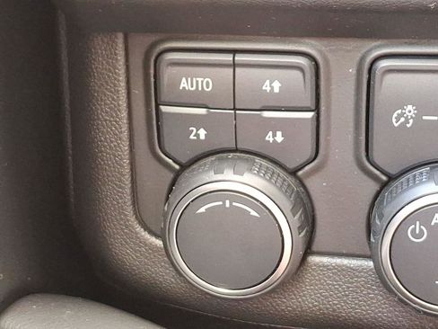 Used 2021 Chevrolet Suburban High Country w/ Premium Package image 28