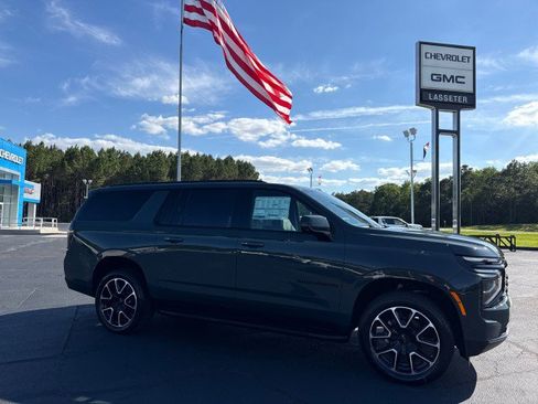 New 2026 Chevrolet Suburban RST w/ Comfort Package RWD image 2