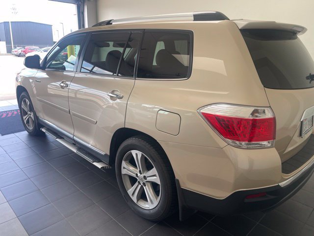Used 2012 Toyota Highlander Limited w/ Tow Pkg FWD image 9