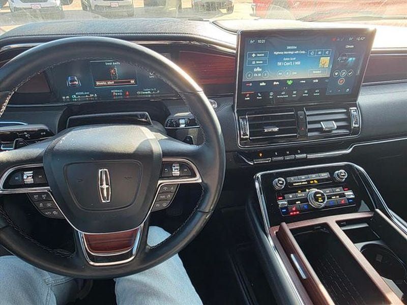Used 2023 Lincoln Navigator Reserve AWD/4WD image 11