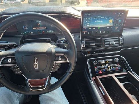 Used 2023 Lincoln Navigator Reserve AWD/4WD image 11