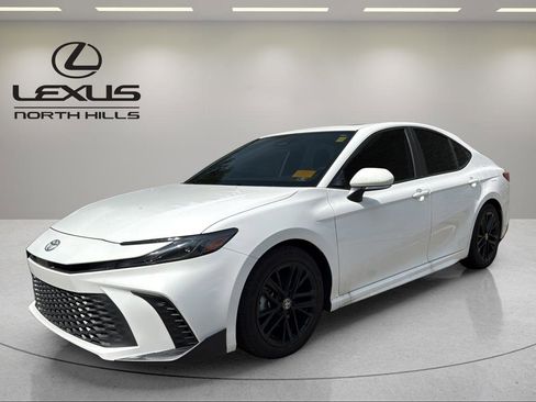 Used 2025 Toyota Camry SE w/ Multimedia Upgrade Package FWD image 1