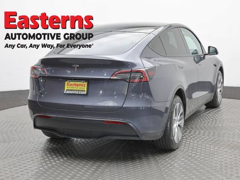 Used 2022 Tesla Model Y Long Range AWD/4WD image 5