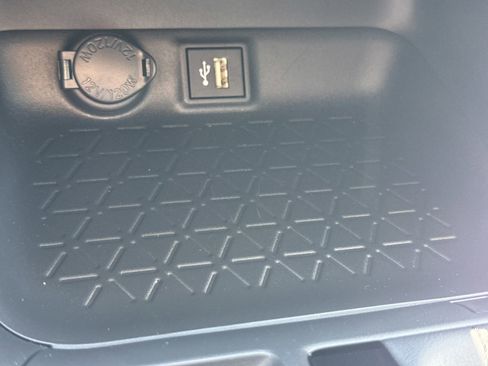 Used 2025 Toyota RAV4 XLE image 28