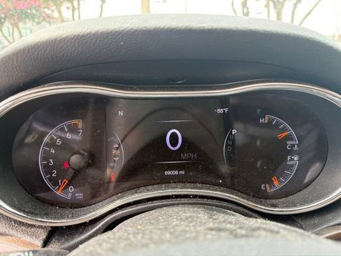 Used 2017 Jeep Grand Cherokee Limited AWD/4WD image 5