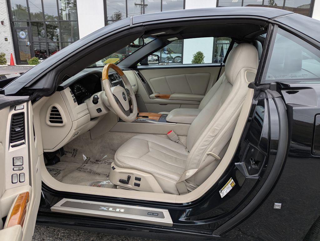 Used 2006 Cadillac XLR RWD image 12