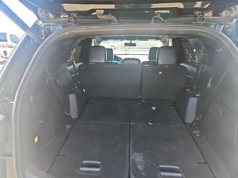 Used 2018 Ford Explorer XLT w/ Equipment Group 202A FWD image 9