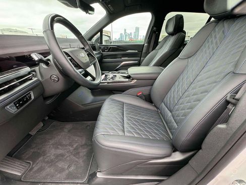 Used 2025 Cadillac Escalade IQ Luxury 1 image 15