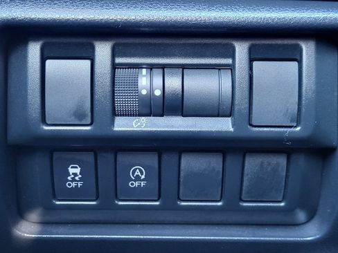 Used 2021 Subaru Crosstrek 2.0i image 12