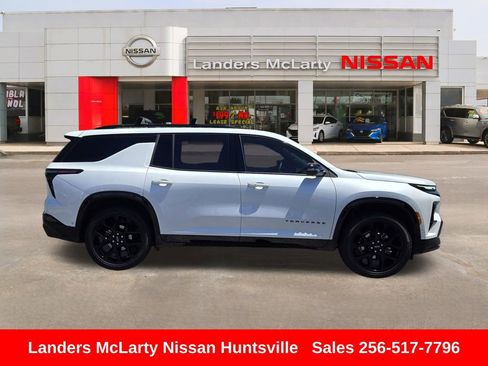 Used 2024 Chevrolet Traverse RS w/ LPO, Floor Liner Package FWD image 2
