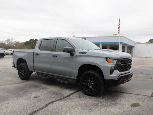 Used 2024 Chevrolet Silverado 1500 Custom Trail Boss w/ LPO, Dark Essentials Package image 4