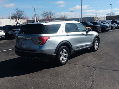 Used 2024 Ford Explorer XLT w/ Equipment Group 202A image 5