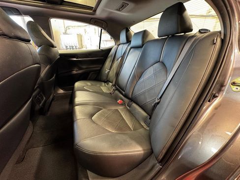 Used 2019 Toyota Camry XLE FWD image 12