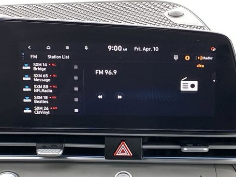 Used 2025 Hyundai Elantra SEL image 16