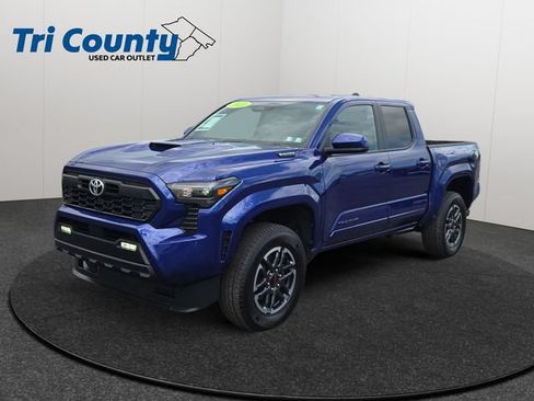 Certified 2025 Toyota Tacoma TRD Sport AWD/4WD image 3