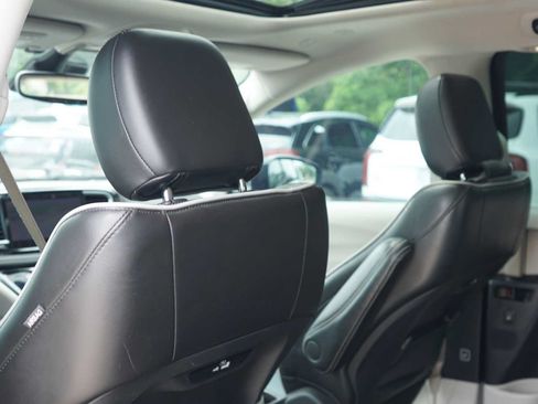 Used 2022 Chrysler Pacifica Limited FWD image 21