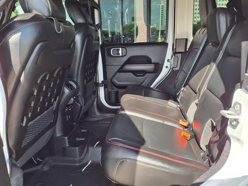 Used 2023 Jeep Wrangler Unlimited Rubicon w/ Cold Weather Group AWD/4WD image 4