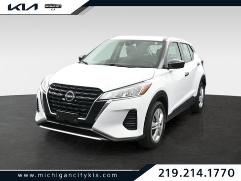 Used 2022 Nissan Kicks S FWD image 1