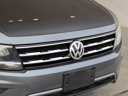 Used 2018 Volkswagen Tiguan SEL AWD/4WD image 58
