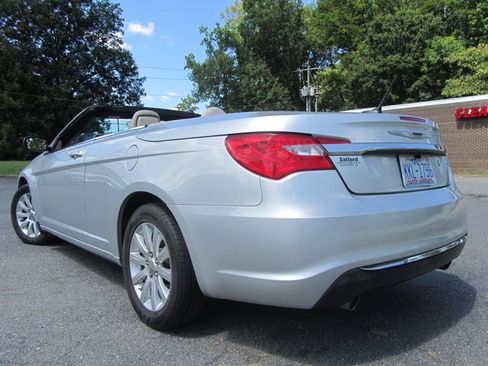 Used 2011 Chrysler 200 Touring FWD image 8