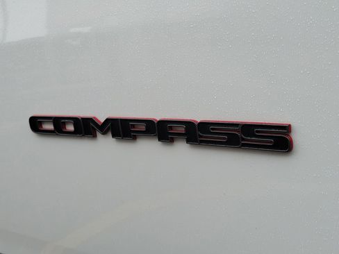 Used 2022 Jeep Compass Trailhawk w/ Trailhawk Convenience Group AWD/4WD image 7