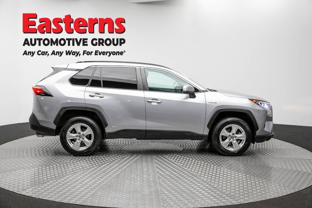 Used 2021 Toyota RAV4 XLE w/ XLE Grade Weather Package AWD/4WD image 4