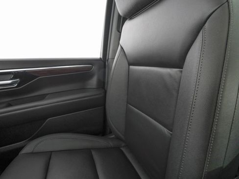 Used 2026 Chevrolet Suburban Z71 w/ Z71 Off-Road Package image 32