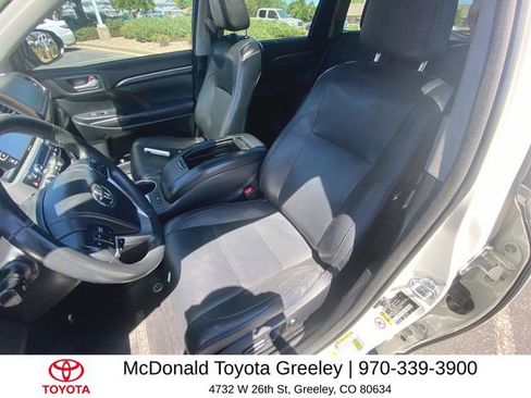 Used 2015 Toyota Highlander Limited w/ Driver Technology Package AWD/4WD image 11