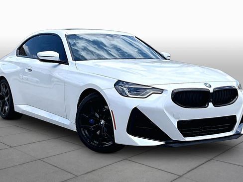 Used 2025 BMW 230i Coupe w/ M Sport Package RWD image 2
