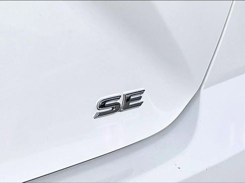 Used 2025 Toyota Camry SE image 10