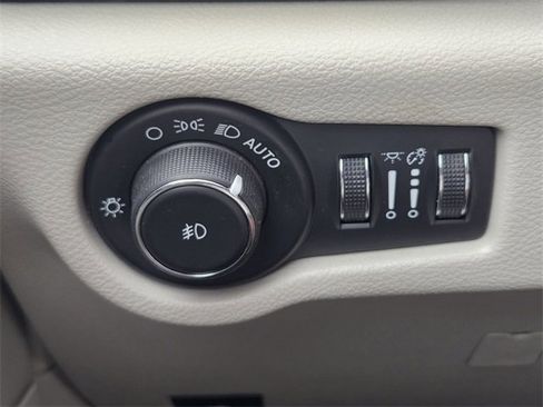 Used 2020 Chrysler Pacifica Limited image 25