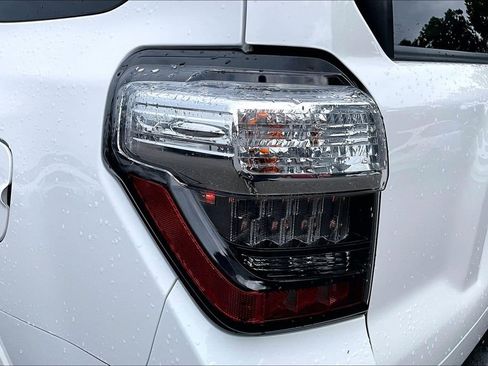 Used 2020 Toyota 4Runner TRD Off-Road Premium AWD/4WD image 40