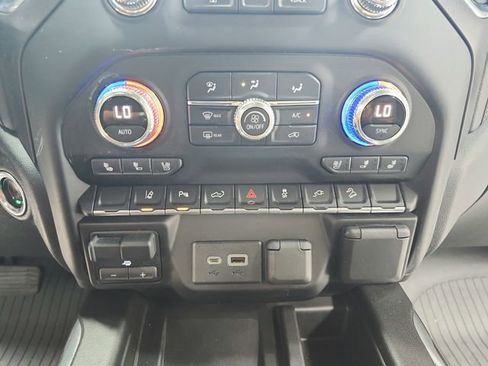 Used 2022 GMC Sierra 2500 AT4 w/ AT4 Preferred Package AWD/4WD image 31